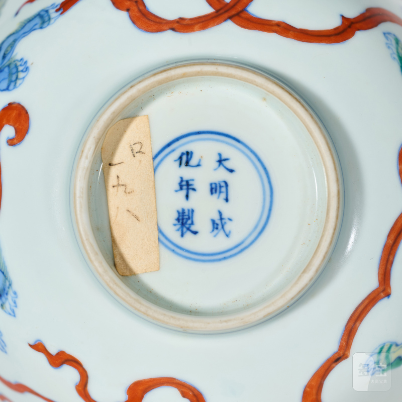清康熙 仿成窑斗彩双狮戏绣球纹碗 - 图12